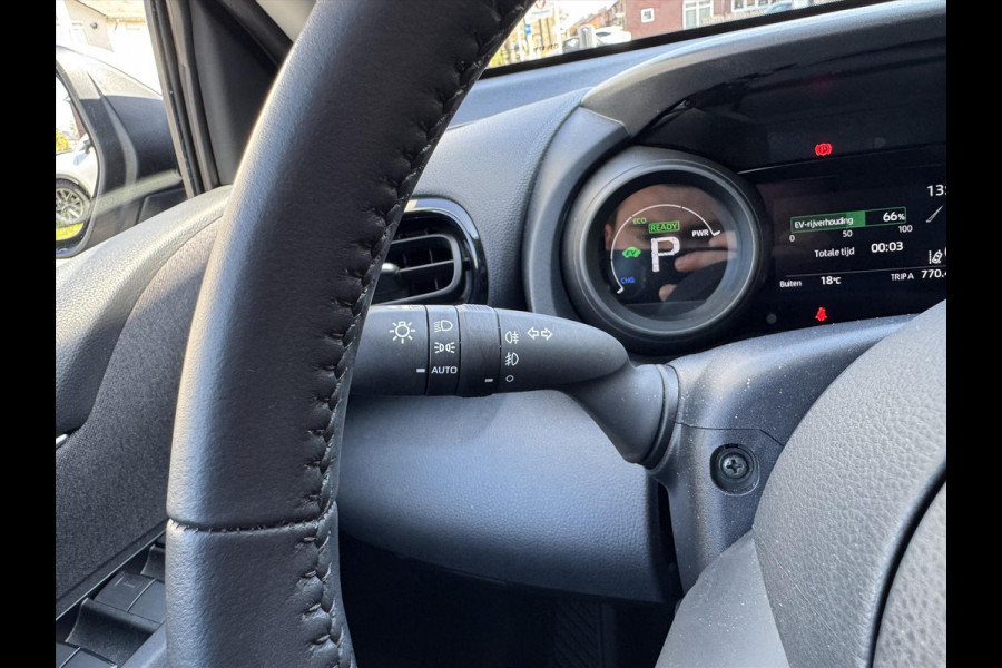Toyota Yaris 1.5 Hybrid Dynamic Premium | Dodehoekherkenning, Parkeersensoren, Keyless, 16 inch, Stoelverwarming