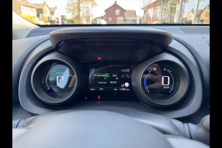 Toyota Yaris 1.5 Hybrid Dynamic Premium | Dodehoekherkenning, Parkeersensoren, Keyless, 16 inch, Stoelverwarming
