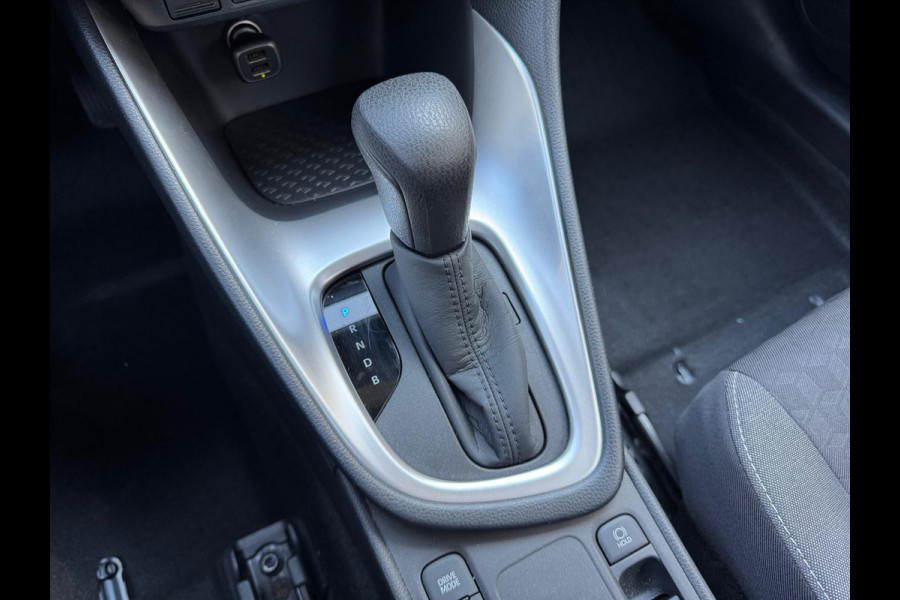 Toyota Yaris 1.5 Hybrid Dynamic Premium | Dodehoekherkenning, Parkeersensoren, Keyless, 16 inch, Stoelverwarming
