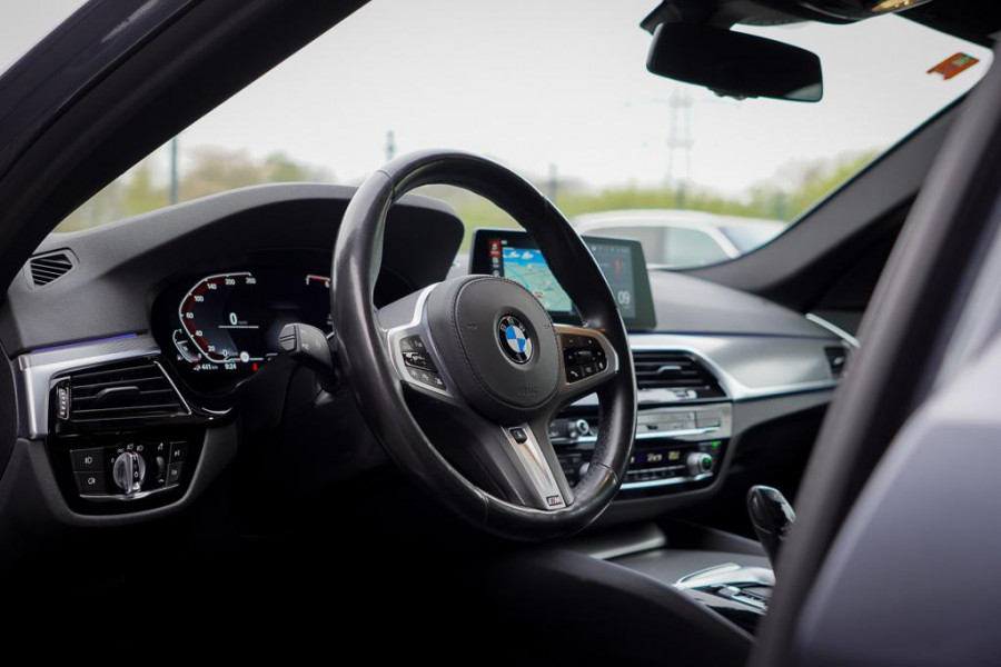BMW 5 Serie 530e High Executive / M-Sport / Drive Assist Plus / Stoel-Stuurverwarming