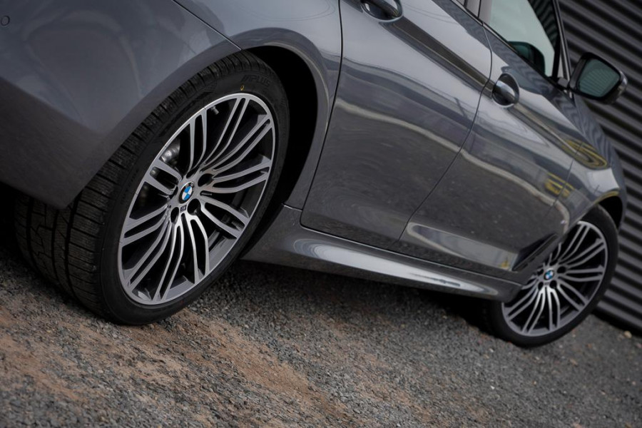 BMW 5 Serie 530e High Executive / M-Sport / Drive Assist Plus / Stoel-Stuurverwarming