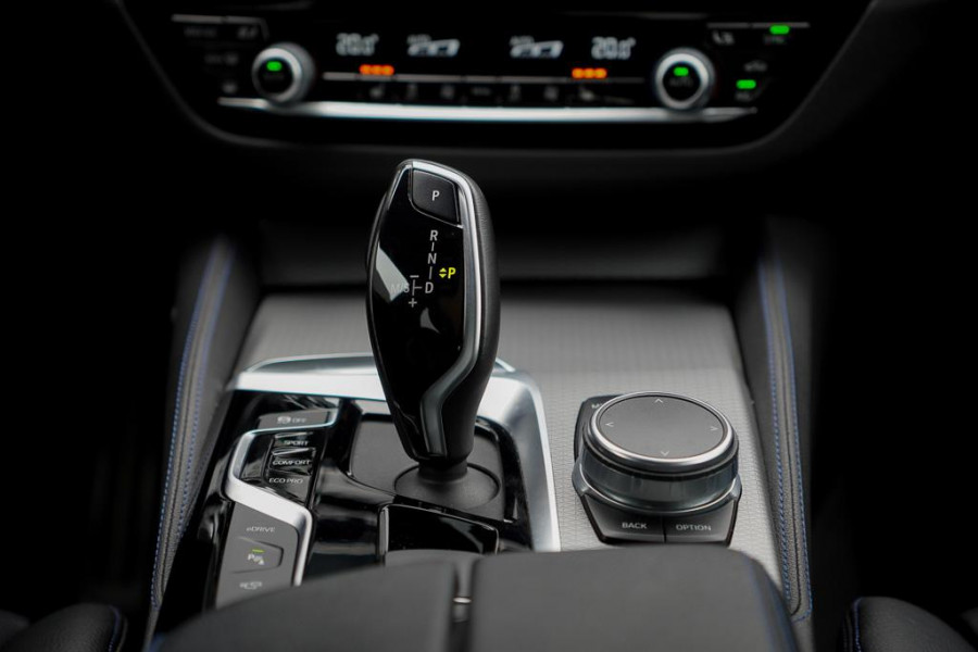 BMW 5 Serie 530e High Executive / M-Sport / Drive Assist Plus / Stoel-Stuurverwarming