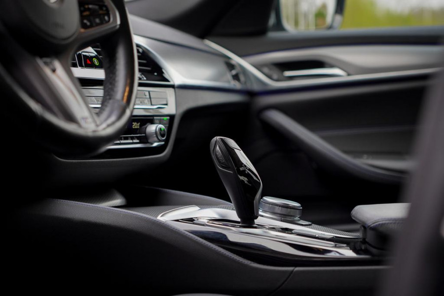 BMW 5 Serie 530e High Executive / M-Sport / Drive Assist Plus / Stoel-Stuurverwarming