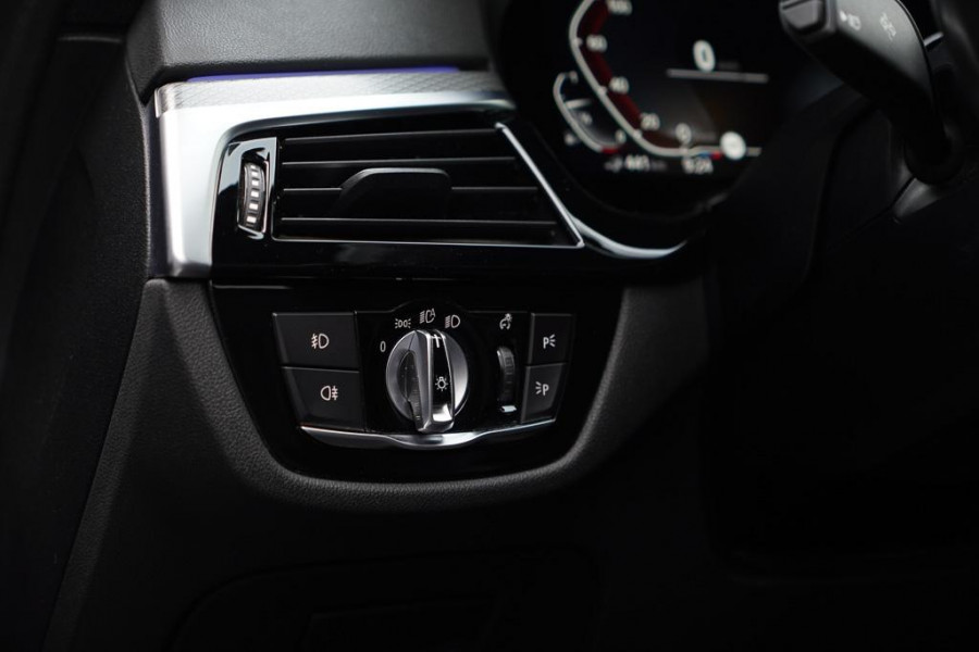 BMW 5 Serie 530e High Executive / M-Sport / Drive Assist Plus / Stoel-Stuurverwarming