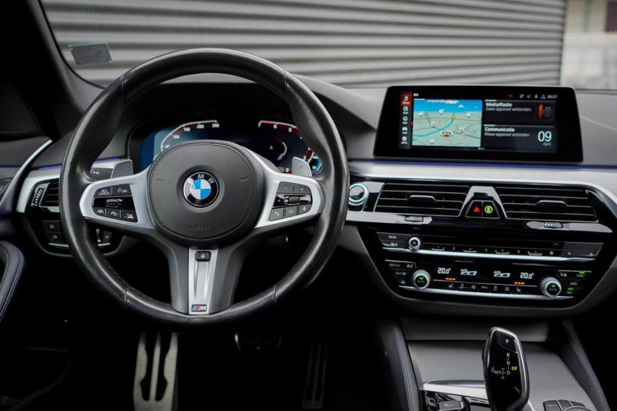 BMW 5 Serie 530e High Executive / M-Sport / Drive Assist Plus / Stoel-Stuurverwarming
