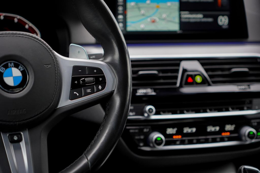 BMW 5 Serie 530e High Executive / M-Sport / Drive Assist Plus / Stoel-Stuurverwarming