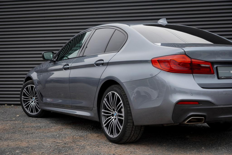 BMW 5 Serie 530e High Executive / M-Sport / Drive Assist Plus / Stoel-Stuurverwarming
