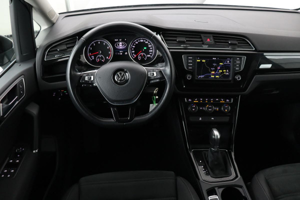 Volkswagen Touran 1.4 TSI Highline 7-persoons | Stoelverwarming | Full LED | Adaptive cruise | Navigatie | DAB | Climate control | PDC | Bluetooth