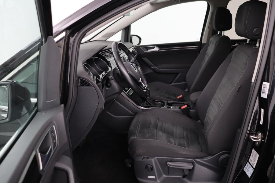 Volkswagen Touran 1.4 TSI Highline 7-persoons | Stoelverwarming | Full LED | Adaptive cruise | Navigatie | DAB | Climate control | PDC | Bluetooth