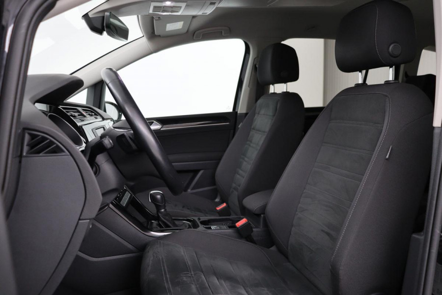 Volkswagen Touran 1.4 TSI Highline 7-persoons | Stoelverwarming | Full LED | Adaptive cruise | Navigatie | DAB | Climate control | PDC | Bluetooth