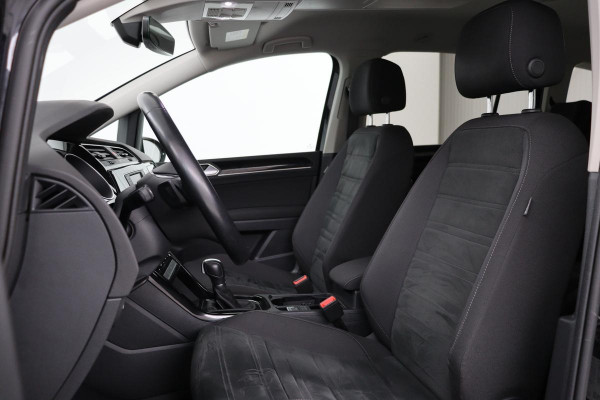 Volkswagen Touran 1.4 TSI Highline 7-persoons | Stoelverwarming | Full LED | Adaptive cruise | Navigatie | DAB | Climate control | PDC | Bluetooth