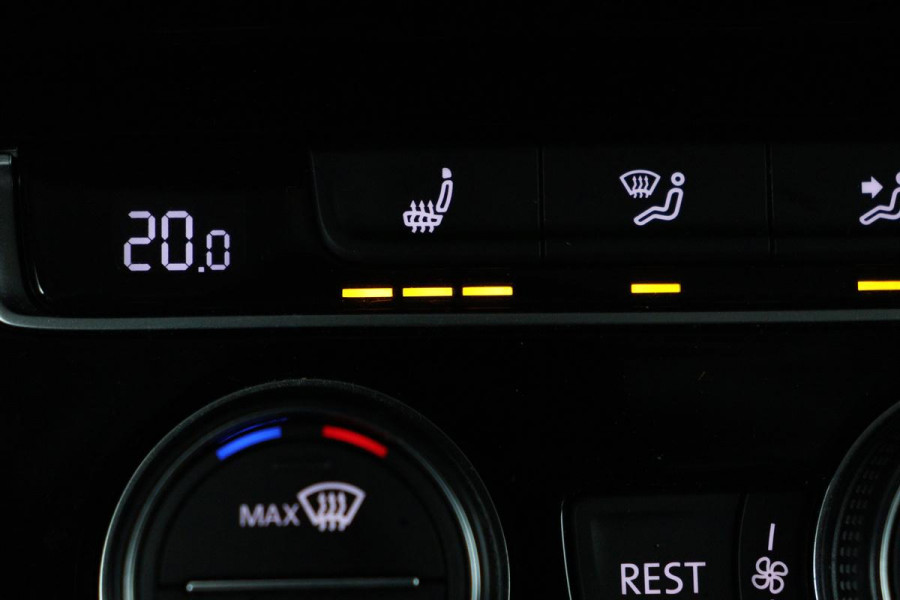 Volkswagen Touran 1.4 TSI Highline 7-persoons | Stoelverwarming | Full LED | Adaptive cruise | Navigatie | DAB | Climate control | PDC | Bluetooth