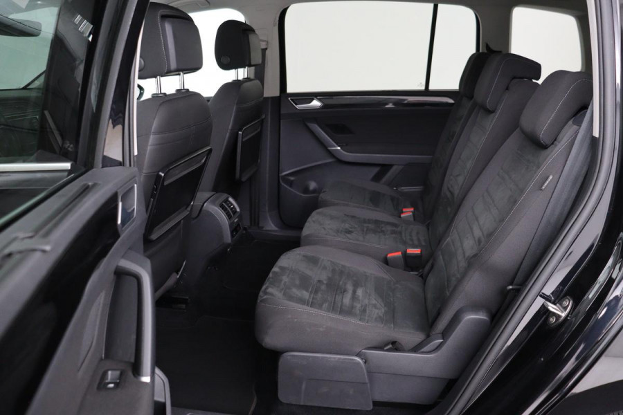 Volkswagen Touran 1.4 TSI Highline 7-persoons | Stoelverwarming | Full LED | Adaptive cruise | Navigatie | DAB | Climate control | PDC | Bluetooth
