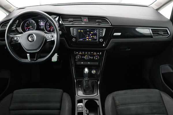 Volkswagen Touran 1.4 TSI Highline 7-persoons | Stoelverwarming | Full LED | Adaptive cruise | Navigatie | DAB | Climate control | PDC | Bluetooth