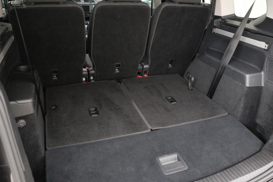 Volkswagen Touran 1.4 TSI Highline 7-persoons | Stoelverwarming | Full LED | Adaptive cruise | Navigatie | DAB | Climate control | PDC | Bluetooth