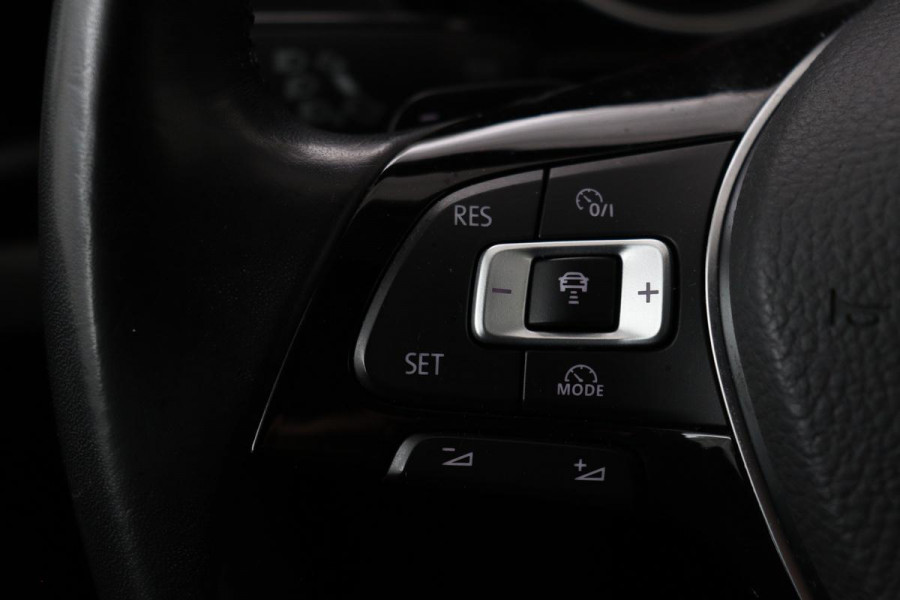 Volkswagen Touran 1.4 TSI Highline 7-persoons | Stoelverwarming | Full LED | Adaptive cruise | Navigatie | DAB | Climate control | PDC | Bluetooth