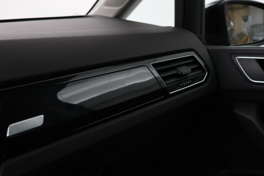 Volkswagen Touran 1.4 TSI Highline 7-persoons | Stoelverwarming | Full LED | Adaptive cruise | Navigatie | DAB | Climate control | PDC | Bluetooth
