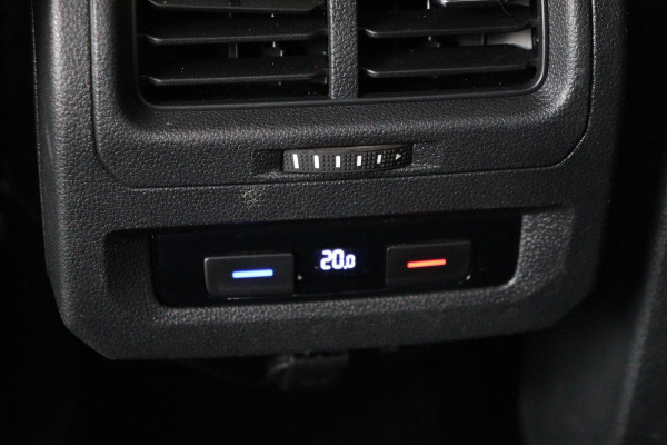 Volkswagen Touran 1.4 TSI Highline 7-persoons | Stoelverwarming | Full LED | Adaptive cruise | Navigatie | DAB | Climate control | PDC | Bluetooth