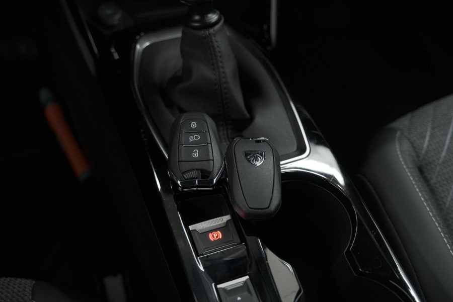 Peugeot 2008 PureTech 100 Allure | 360 Camera | Dodehoekdetectie | Navigatie | Apple Carplay