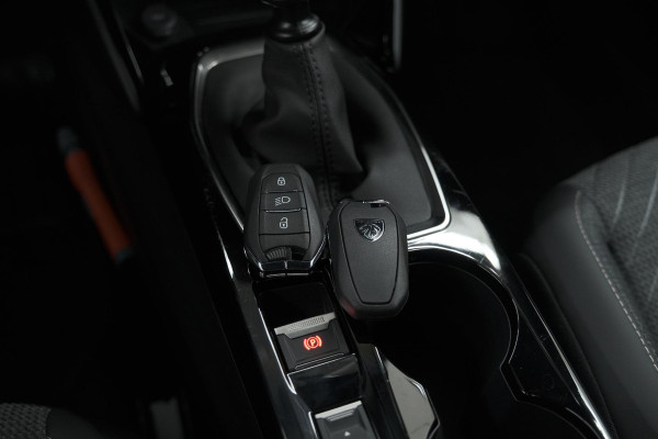 Peugeot 2008 PureTech 100 Allure | 360 Camera | Dodehoekdetectie | Navigatie | Apple Carplay