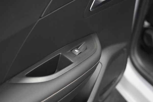 Peugeot 2008 PureTech 100 Allure | 360 Camera | Dodehoekdetectie | Navigatie | Apple Carplay