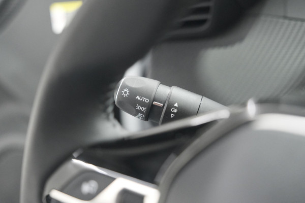 Peugeot 2008 PureTech 100 Allure | 360 Camera | Dodehoekdetectie | Navigatie | Apple Carplay