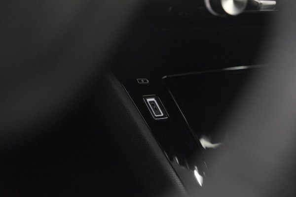 Peugeot 2008 PureTech 100 Allure | 360 Camera | Dodehoekdetectie | Navigatie | Apple Carplay