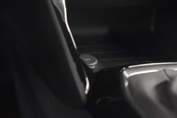 Peugeot 2008 PureTech 100 Allure | 360 Camera | Dodehoekdetectie | Navigatie | Apple Carplay