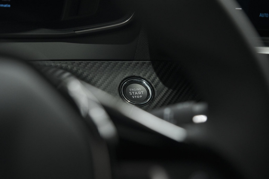 Peugeot 2008 PureTech 100 Allure | 360 Camera | Dodehoekdetectie | Navigatie | Apple Carplay
