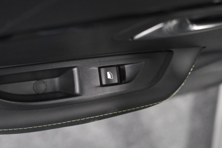 Peugeot 208 PureTech 100 GT | Camera | Adaptieve Cruise Control | Navigatie | Apple Carplay