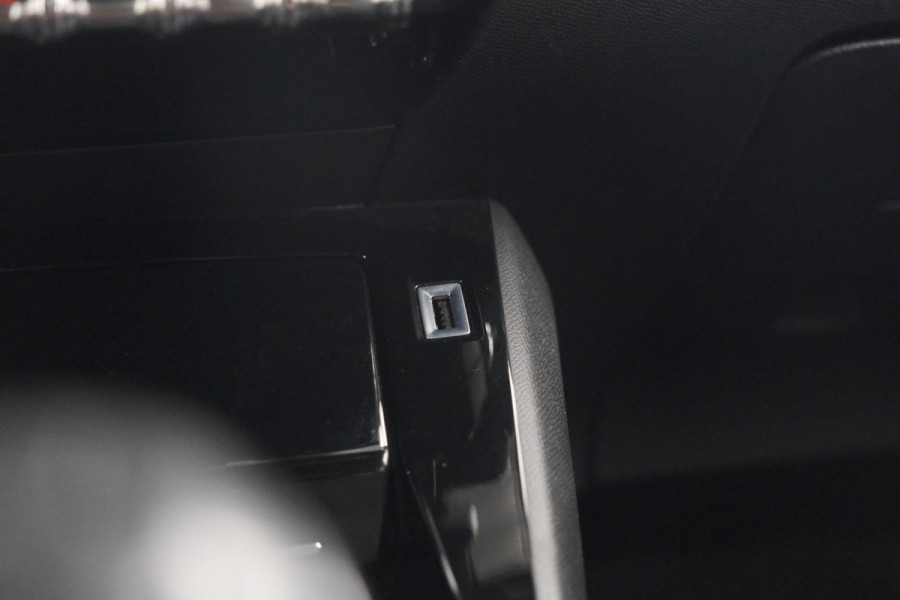 Peugeot 208 PureTech 100 GT | Camera | Adaptieve Cruise Control | Navigatie | Apple Carplay