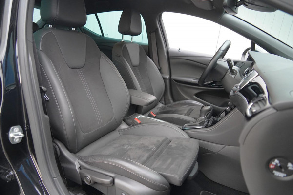 Opel Astra 1.6 Turbo Demo Edition / 121dkm NAP / Trekhaak / 200PK / Automaat / Sportstoelen / NL-Auto