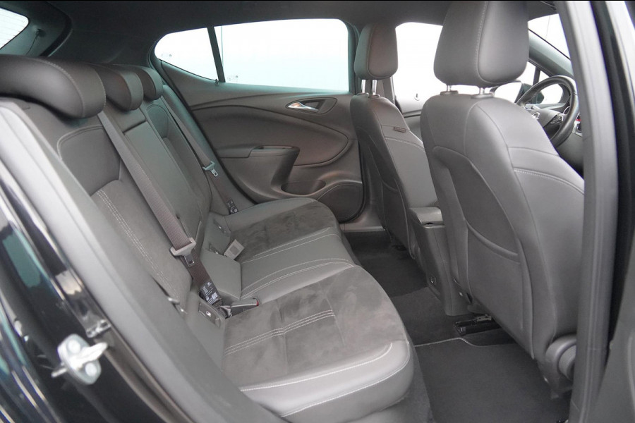 Opel Astra 1.6 Turbo Demo Edition / 121dkm NAP / Trekhaak / 200PK / Automaat / Sportstoelen / NL-Auto
