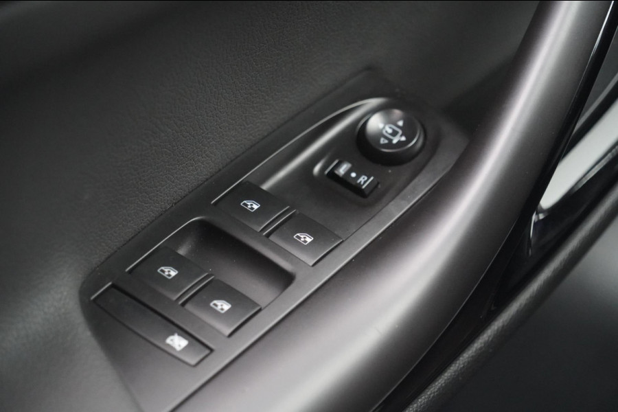 Opel Astra 1.6 Turbo Demo Edition / 121dkm NAP / Trekhaak / 200PK / Automaat / Sportstoelen / NL-Auto