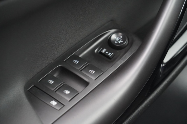 Opel Astra 1.6 Turbo Demo Edition / 121dkm NAP / Trekhaak / 200PK / Automaat / Sportstoelen / NL-Auto