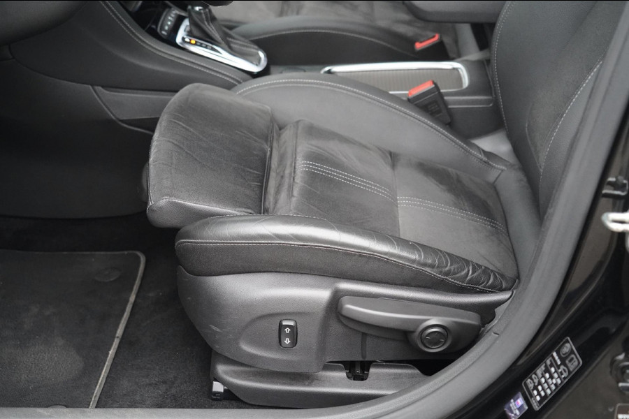 Opel Astra 1.6 Turbo Demo Edition / 121dkm NAP / Trekhaak / 200PK / Automaat / Sportstoelen / NL-Auto