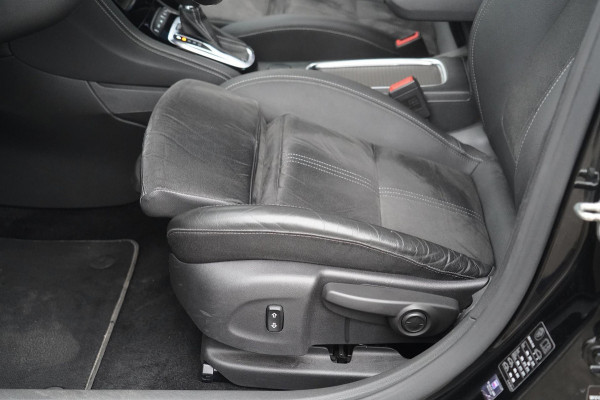 Opel Astra 1.6 Turbo Demo Edition / 121dkm NAP / Trekhaak / 200PK / Automaat / Sportstoelen / NL-Auto