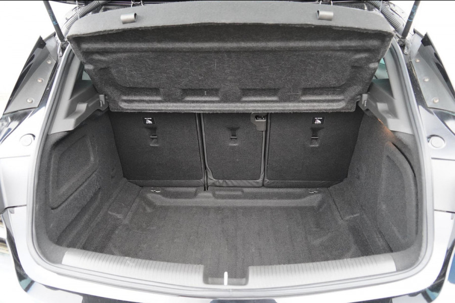 Opel Astra 1.6 Turbo Demo Edition / 121dkm NAP / Trekhaak / 200PK / Automaat / Sportstoelen / NL-Auto