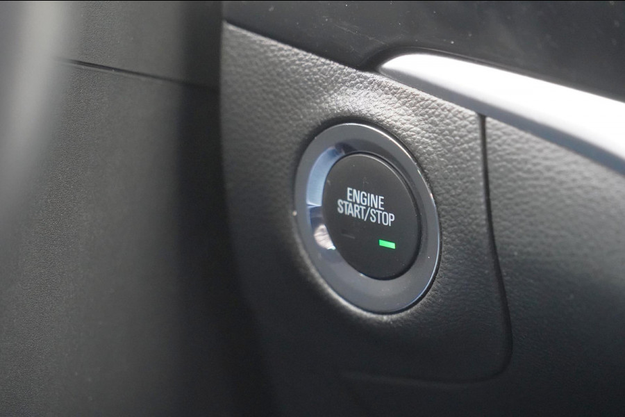 Opel Astra 1.6 Turbo Demo Edition / 121dkm NAP / Trekhaak / 200PK / Automaat / Sportstoelen / NL-Auto