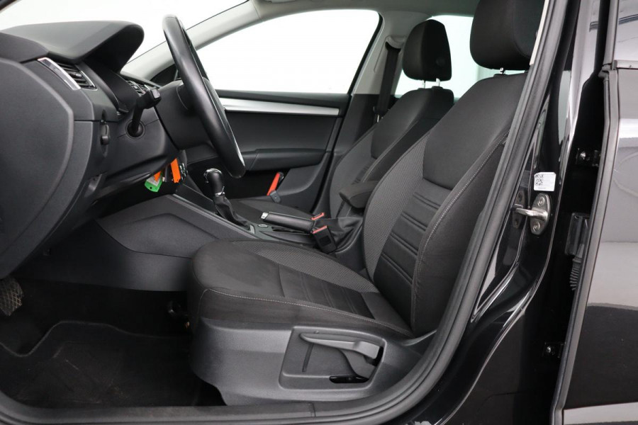 Škoda Octavia 1.6 TDI Ambition | Trekhaak | Carplay | Navigatie | Climate control | PDC | Cruise control | Getint glas