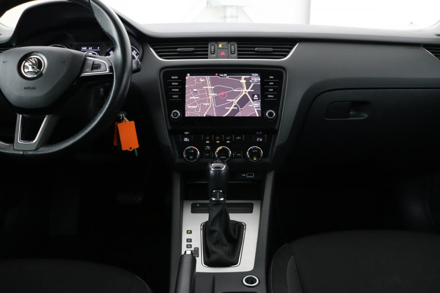 Škoda Octavia 1.6 TDI Ambition | Trekhaak | Carplay | Navigatie | Climate control | PDC | Cruise control | Getint glas