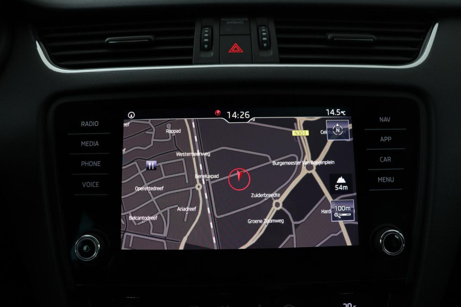 Škoda Octavia 1.6 TDI Ambition | Trekhaak | Carplay | Navigatie | Climate control | PDC | Cruise control | Getint glas