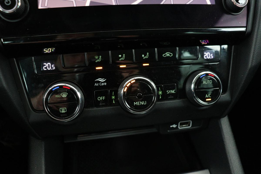 Škoda Octavia 1.6 TDI Ambition | Trekhaak | Carplay | Navigatie | Climate control | PDC | Cruise control | Getint glas