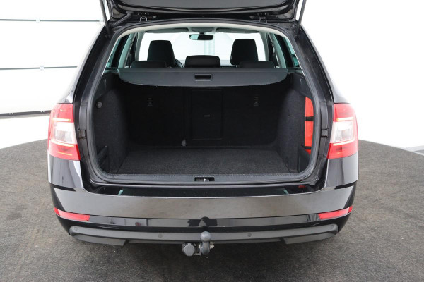 Škoda Octavia 1.6 TDI Ambition | Trekhaak | Carplay | Navigatie | Climate control | PDC | Cruise control | Getint glas