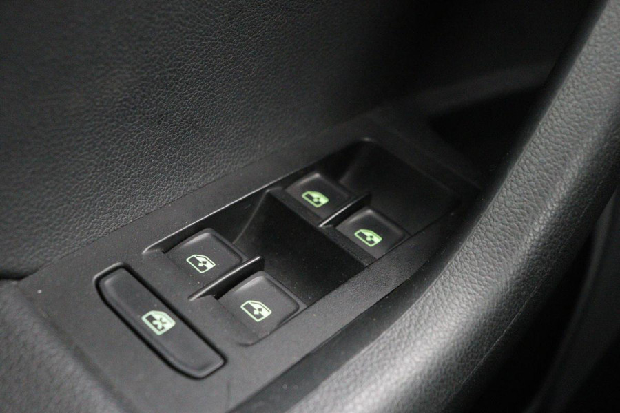 Škoda Octavia 1.6 TDI Ambition | Trekhaak | Carplay | Navigatie | Climate control | PDC | Cruise control | Getint glas