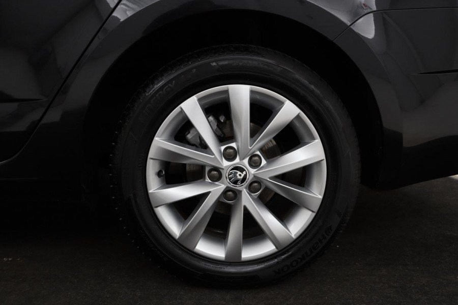 Škoda Octavia 1.6 TDI Ambition | Trekhaak | Carplay | Navigatie | Climate control | PDC | Cruise control | Getint glas