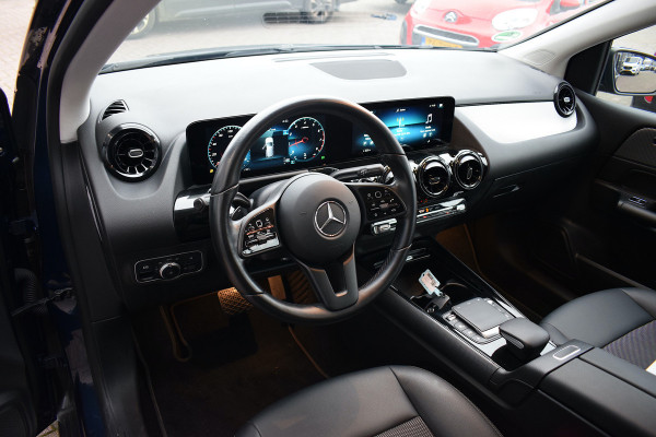 Mercedes-Benz B-Klasse 180 Business Solution | Trekhaak | Half Leer | Virtual | Stoelverw. | CarPlay