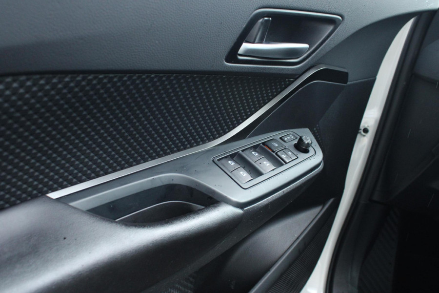 Toyota C-HR 1.8 Hybrid Dynamic Keyless entry | Camera | Cruise control