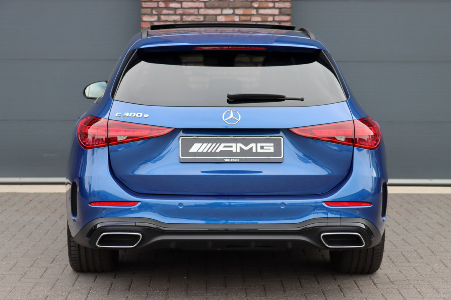 Mercedes-Benz C-Klasse Estate 300 e AMG Line Aut9 | Distronic Pro | Panoramadak | HUD | Trekhaak | Surround Camera | Leder | Memory | Digital Light | Augmented Reality | Night Pakket | Keyless Go |