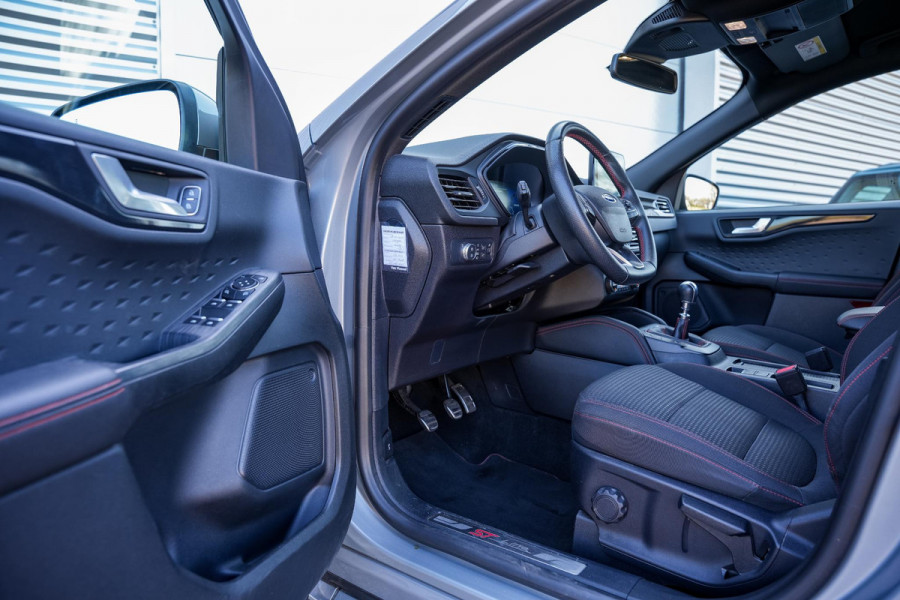Ford Kuga 1.5 EcoBoost ST line Camera's Airco Stoelverw. Stuurwielbed. Navi